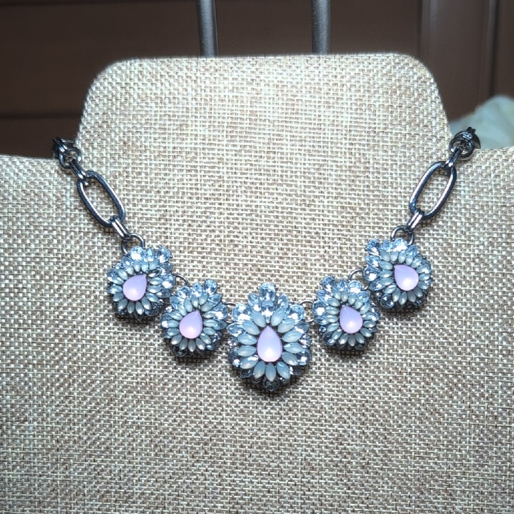 ViVI Pink and White Crystal Floral Necklace On Hematite Chain.